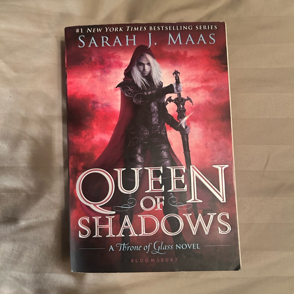 Queen of shadows paperback book